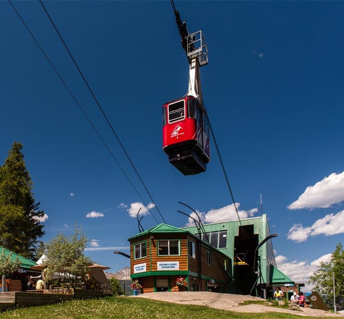 Jasper Sky Tram travelling up tram line