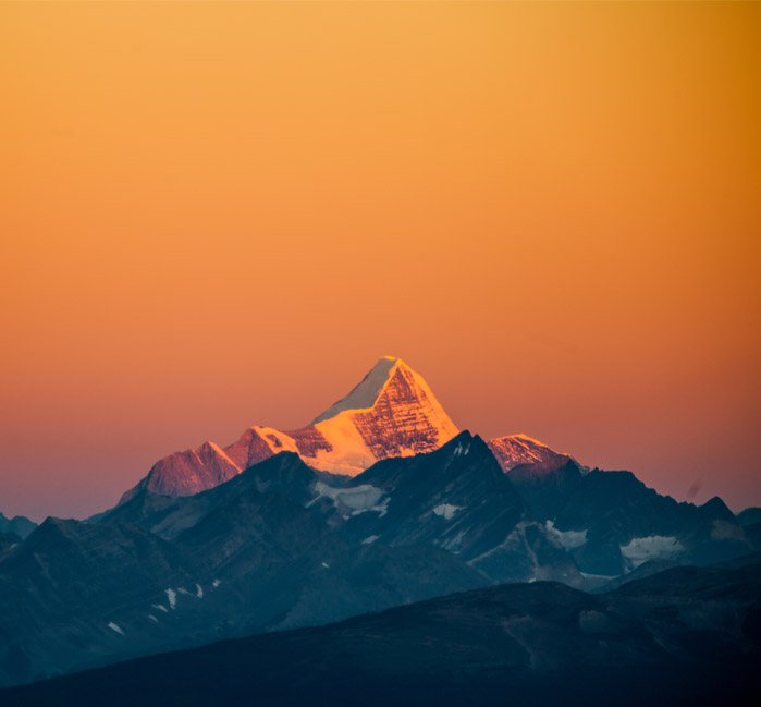 A mountain view from the Jasper SkyTram tramway during sunset.