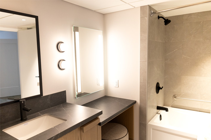 Balcony Suite Bathroom